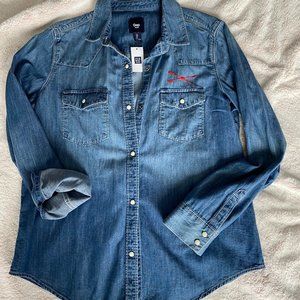 NWT GAP Denim Shirt Sz. L Chambray Button Down